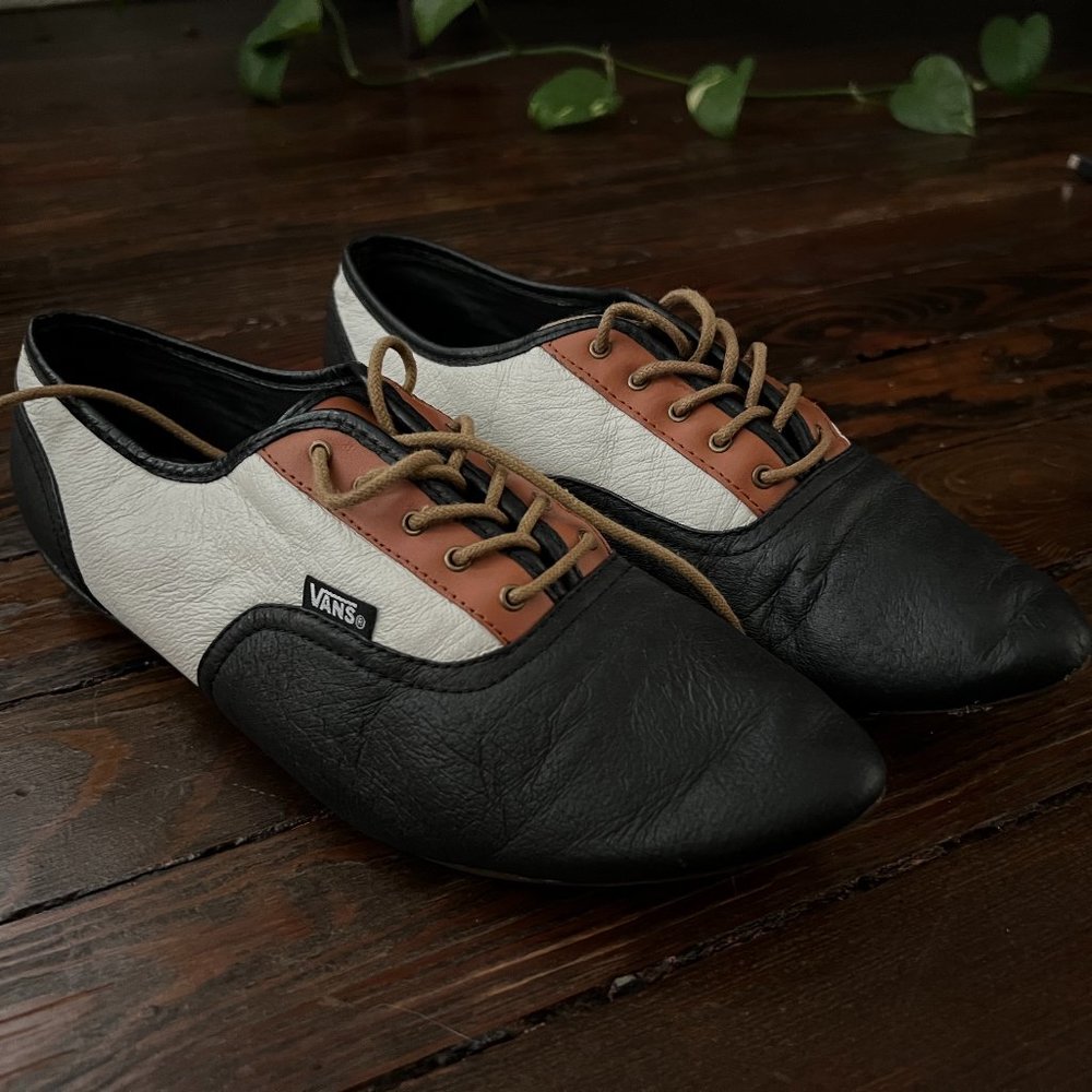 Vans Sophie Saddle Oxford Shoes in Black/White/Tan - Size 8.5